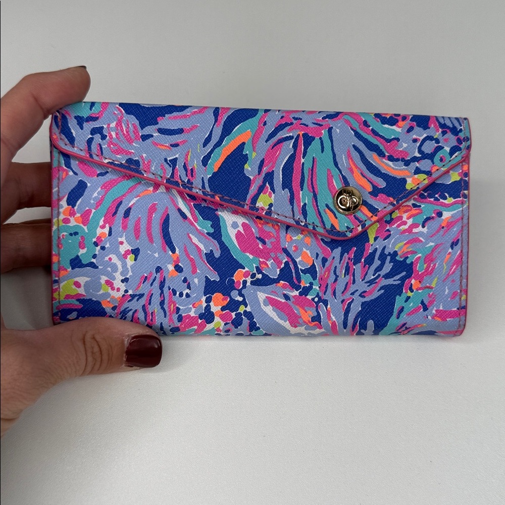 Lilly Pulitzer Sunglass Case Shrimply Chic snap wallet - Picture 2 of 12